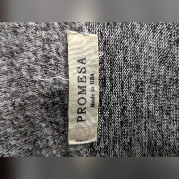 Promesa Gray‎ Cardigans - Picture 2 of 7